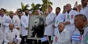 «Medellín será invadida por médicos cubanos» Indignación contra medida del Alcalde