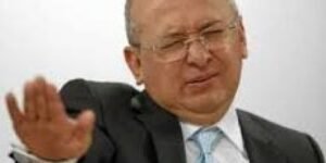 Montealegre se distancia de Petro y vaticina “rotundo fracaso”