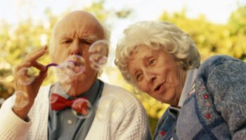 Aprende a amar más a tus padres aceptando con serenidad su vejez