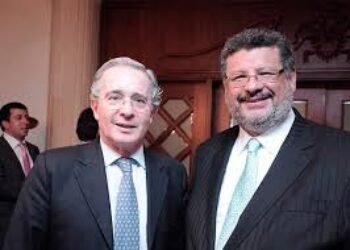 Álvaro Uribe solicita a la corte que todo su expediente sea público