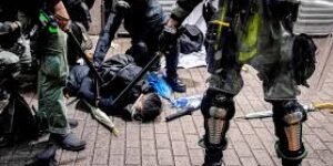 La dictadura comunista china, cada vez más tiránica: con los cristianos, con los uigures, con Hong Kong…