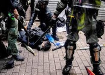 La dictadura comunista china, cada vez más tiránica: con los cristianos, con los uigures, con Hong Kong…