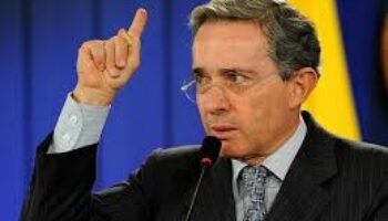 Chuzadas a Uribe dizque «por error»