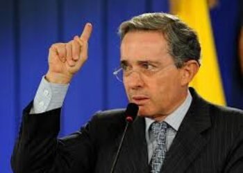 Chuzadas a Uribe dizque «por error»