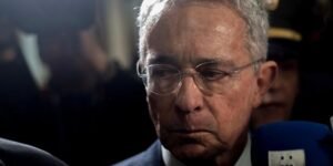 El Supremo de Colombia ordena la detención del expresidente Álvaro Uribe
