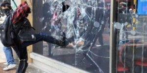 No son vándalos, son guerrillas urbanas