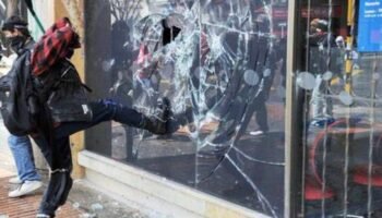 No son vándalos, son guerrillas urbanas