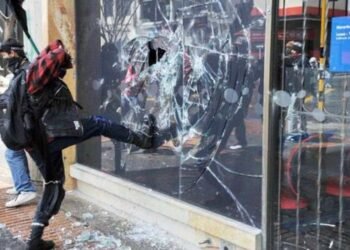 No son vándalos, son guerrillas urbanas