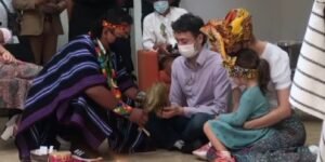 El Alcalde de Medellín, Daniel Quintero, se somete a rituales de brujería