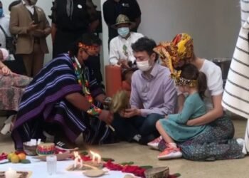 El Alcalde de Medellín, Daniel Quintero, se somete a rituales de brujería