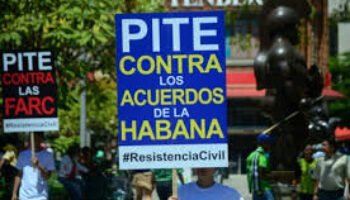 Antidemocrática, irracional y totalitaria