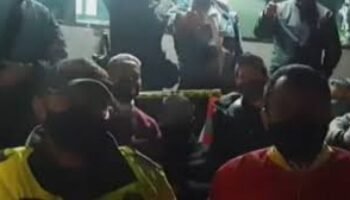 Habitantes de Bogotá crearon escudos humanos para defender a policías