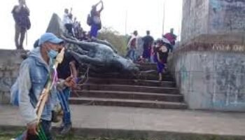 Pobrecitos los indígenas, qué pesar de ellos.