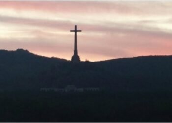 Campaña para que Gobierno español no destruya la cruz del Valle de los Caídos