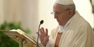 El Papa Francisco y los gays: uno más uno no produce ni uno ni una