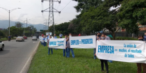Trabajadores de diferentes empresas del Valle de Aburrá salieron a las calles a agradecer a sus empleadores por proteger sus puestos de trabajo