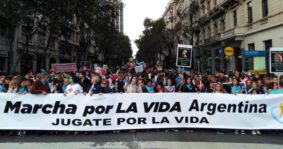 Argentina: masivas manifestaciones multitudinarias contra la ley del aborto de los Fernández
