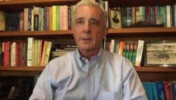 Acabar con la JEP, entre los puntos del referendo propuesto por Uribe