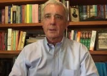 Acabar con la JEP, entre los puntos del referendo propuesto por Uribe