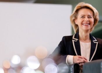 La Comisión Europea impone la agenda LGTBI en toda la Unión Europea. Polonia y Hungría se niegan