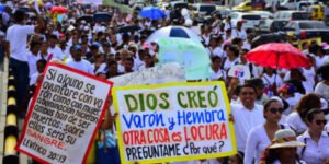 Invamer: colombianos son de derecha. Rechazan homosexualidad y drogas