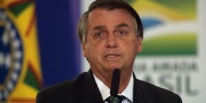 Bolsonaro indulta a policías que mataron delincuentes
