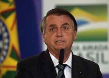 Bolsonaro indulta a policías que mataron delincuentes