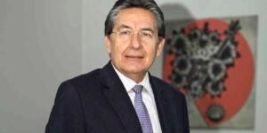 Juan Manuel Santos es denunciado por seis delitos en la Comisión de Acusación