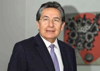 Juan Manuel Santos es denunciado por seis delitos en la Comisión de Acusación