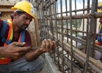 Contraste entre el aumento de salarios a congresistas y trabajadores