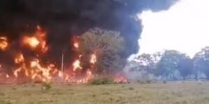 Fuerte explosión e incendio en el oleoducto Caño Limón Coveñas en Arauca