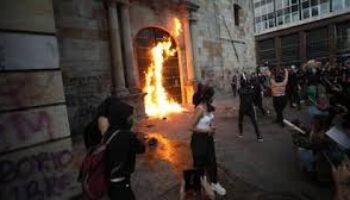 Claudia López minimizó la violencia de las feministas el 8 de marzo
