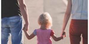 Polonia reforzará la prohibición de que los niños puedan ser adoptados por una pareja homosexual: “Hay un valor superior, que es el bien del niño”