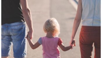 Polonia reforzará la prohibición de que los niños puedan ser adoptados por una pareja homosexual: “Hay un valor superior, que es el bien del niño”