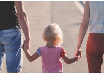 Polonia reforzará la prohibición de que los niños puedan ser adoptados por una pareja homosexual: “Hay un valor superior, que es el bien del niño”