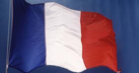 20 generales franceses de primer nivel piden a Macron defender el patriotismo
