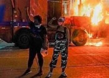 Postración, esclavitud o levantamiento general de la sociedad