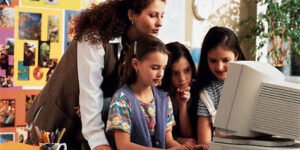 ¿Y SI PRIVATIZAMOS LA EDUCACIÓN?