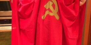 UN FANTASMA RECORRE A COLOMBIA