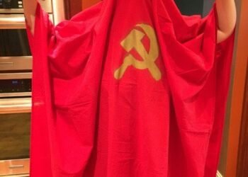 UN FANTASMA RECORRE A COLOMBIA