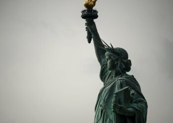 Nueva alianza política para luchar contra la creación de un superestado europeo