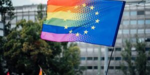 El Parlamento Europeo continúa con su cruzada LGBT. Reacciones en Europa Central
