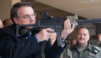 Bolsonaro sobre porte de armas: ‘‘Pueblo armado jamás será esclavizado’’