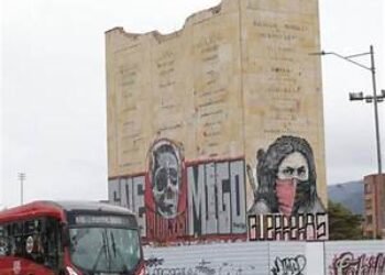 La demolición del monumento a los Héroes en Bogotá por la extrema izquierda procomunista simboliza el comienzo de la destrucción de la Patria Colombiana