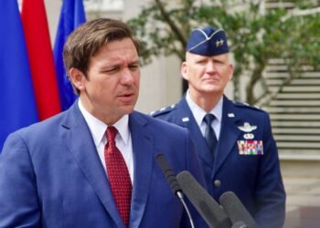 Ron DeSantis: validar a las FARC es un insulto a los colombianos en EEUU