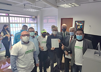 MEDELLÍN DIO EJEMPLO PIDIENDO LA REVOCATORIA DEL ALCALDE