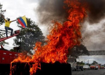 Militares venezolanos reclutaban y entrenaban jóvenes para protestar en Colombia