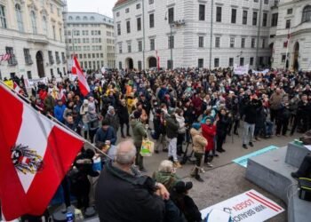 Tras caida del canciller que la promovía, nuevo canciller austriaco anuncia fin de confinamiento sanitario