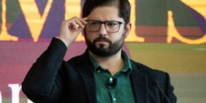 Chile La victoria de la extrema izquierda en Chile provocó una fuerte devaluación del peso y caída de las acciones