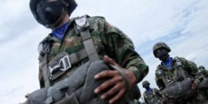 Campesinos retienen a 15 militares tras combates en Nariño